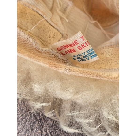 Women's Genuine Tuscon Lamb Skin Fur Hat - Picture 3 of 3